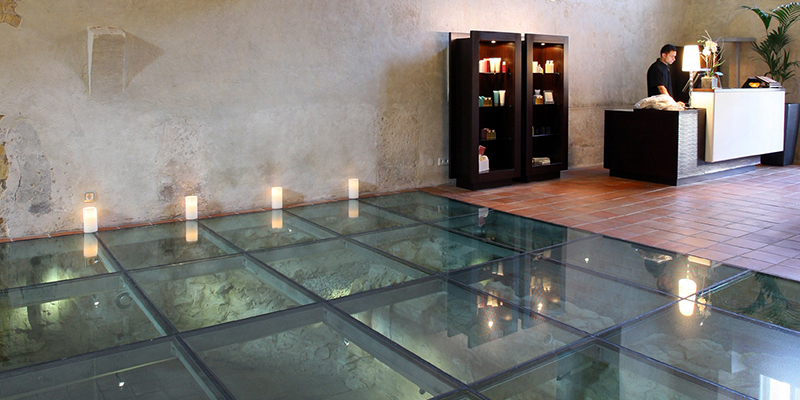 AGC Mirodan Bouwglas - Vloer- en trapbeglazing: glazen vloeren traptredes Uw interieur licht en modern